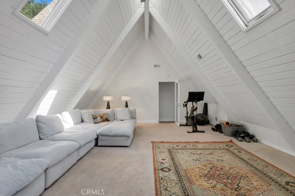 4267 Canoga Avenue, Woodland Hills, California 91364 home-pic-38
