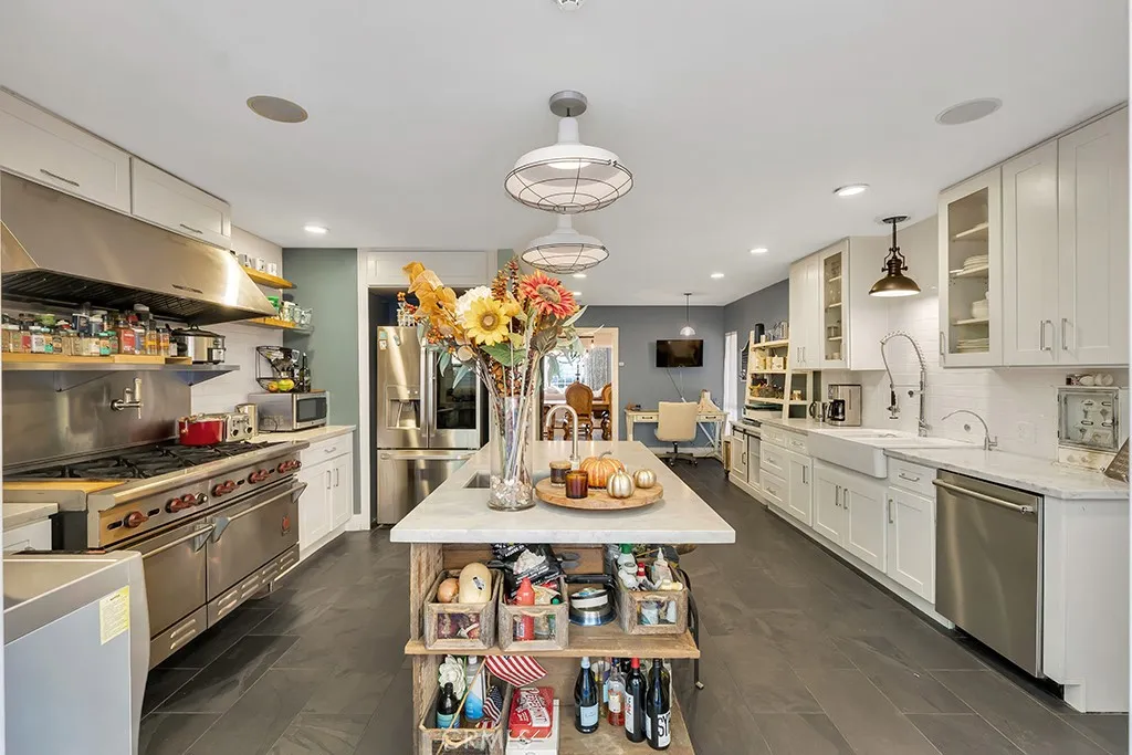 4267 Canoga Avenue, Woodland Hills, California 91364 home-pic-17