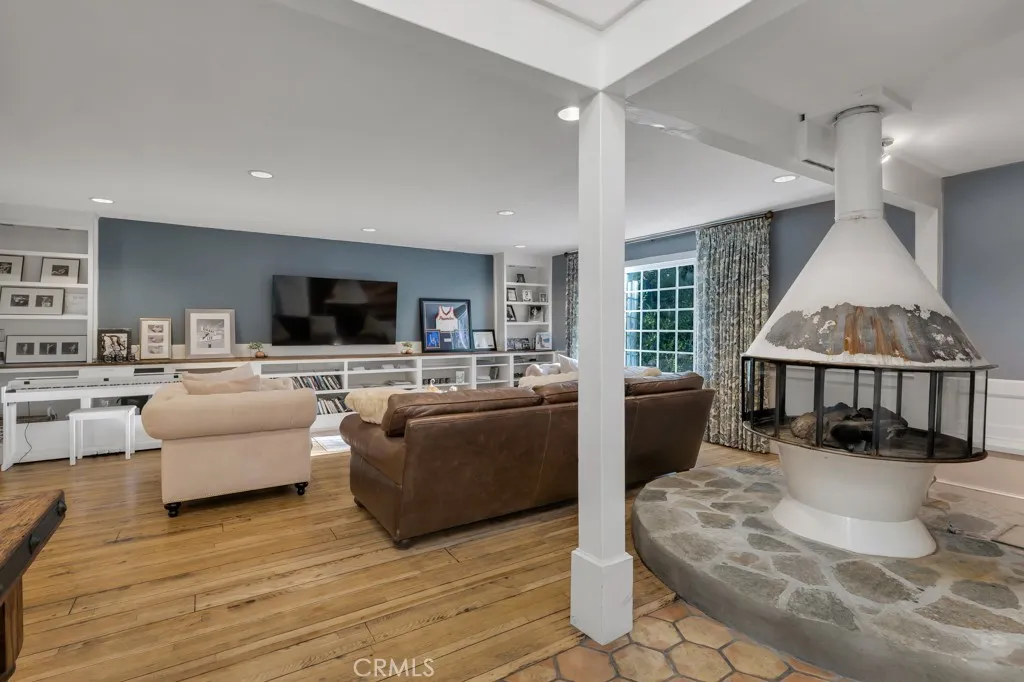 4267 Canoga Avenue, Woodland Hills, California 91364 home-pic-9