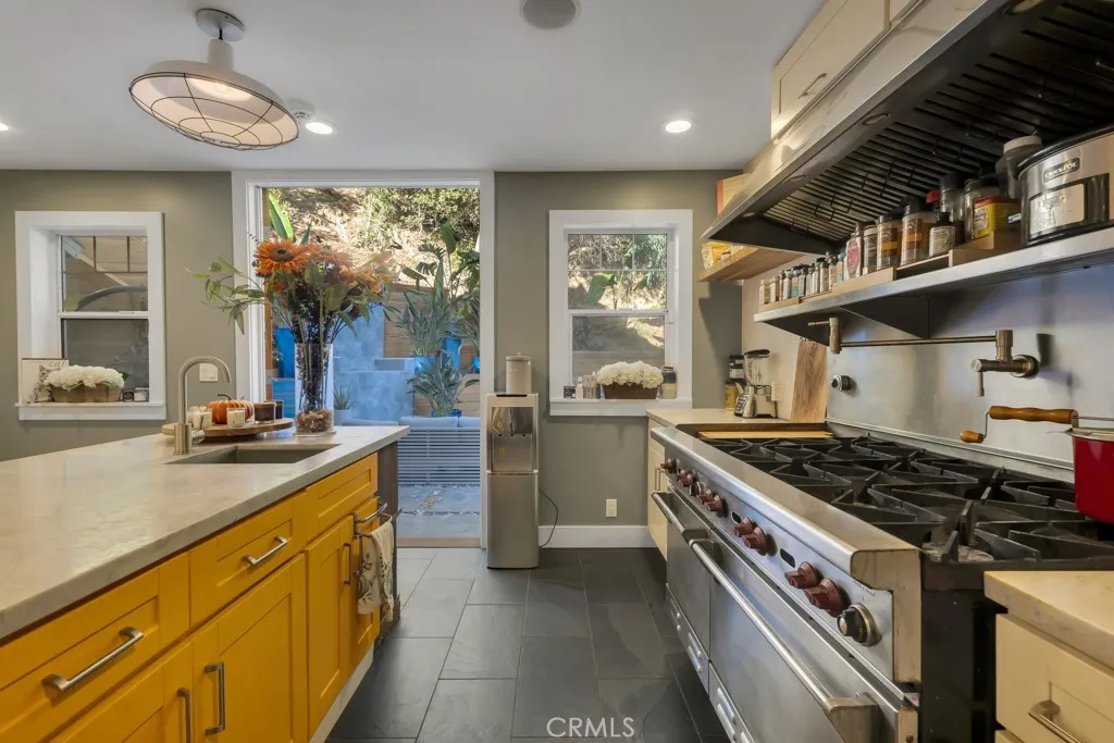 4267 Canoga Avenue, Woodland Hills, California 91364 home-pic-14