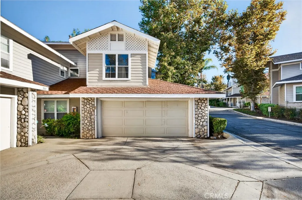 704 Chandler W, Highland, California 92346 home-pic-1