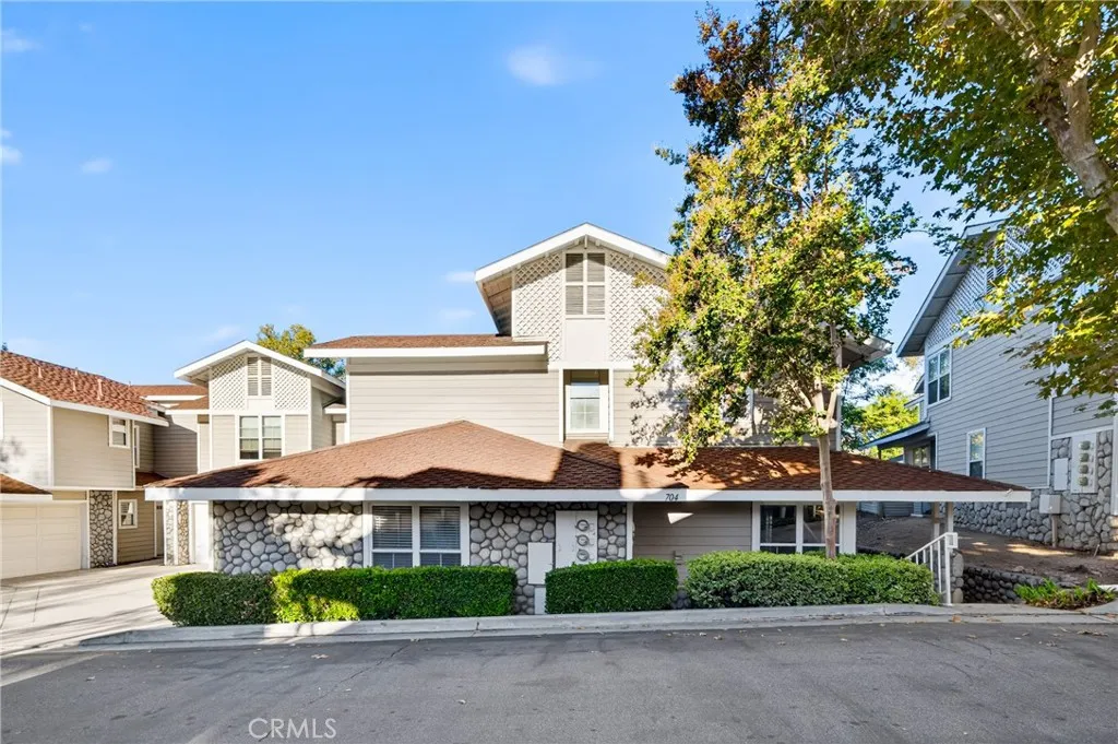 704 Chandler W, Highland, California 92346 home-pic-2