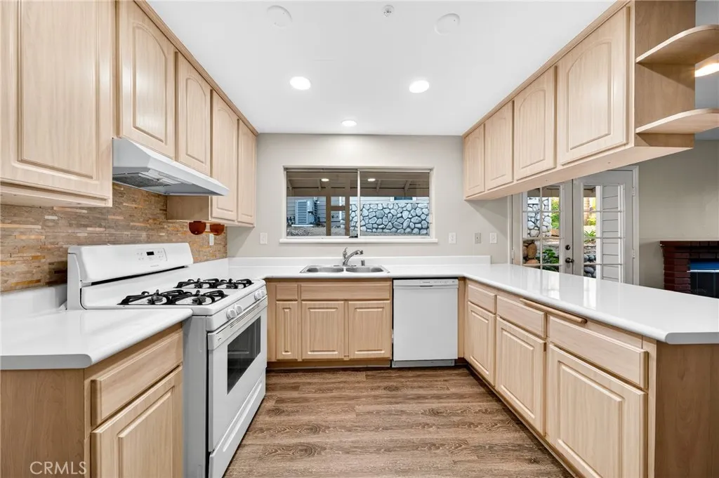 704 Chandler W, Highland, California 92346 home-pic-10