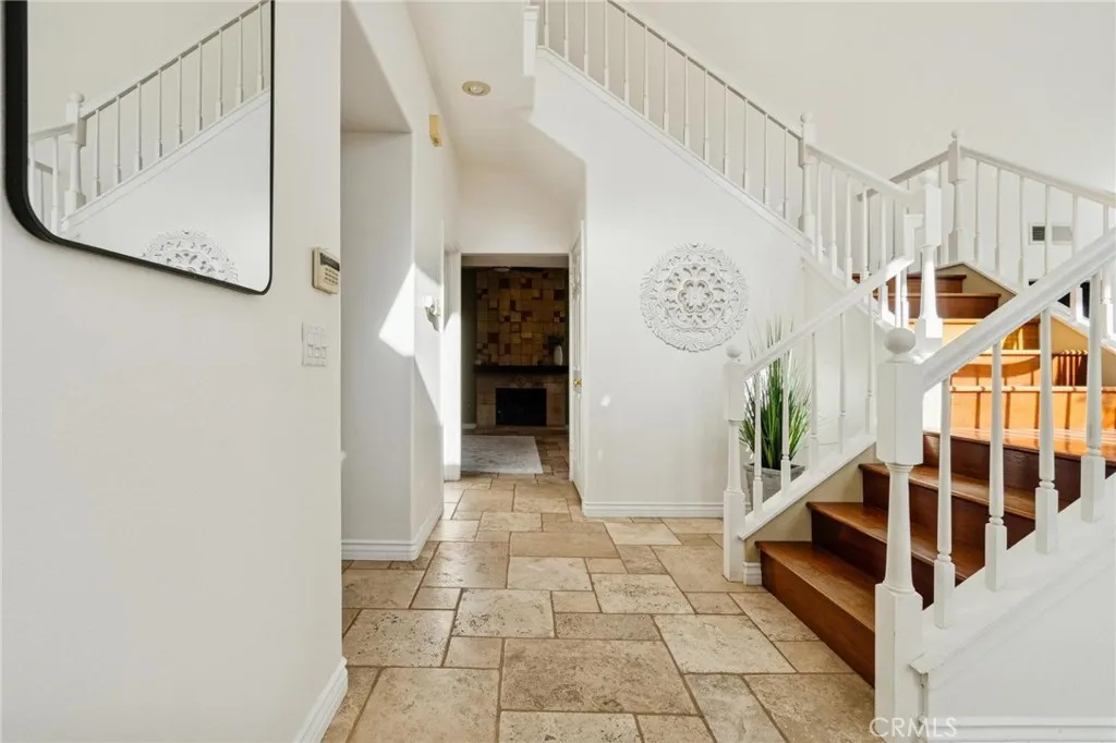 25528 Paine Circle, Stevenson Ranch, California 91381 home-pic-11