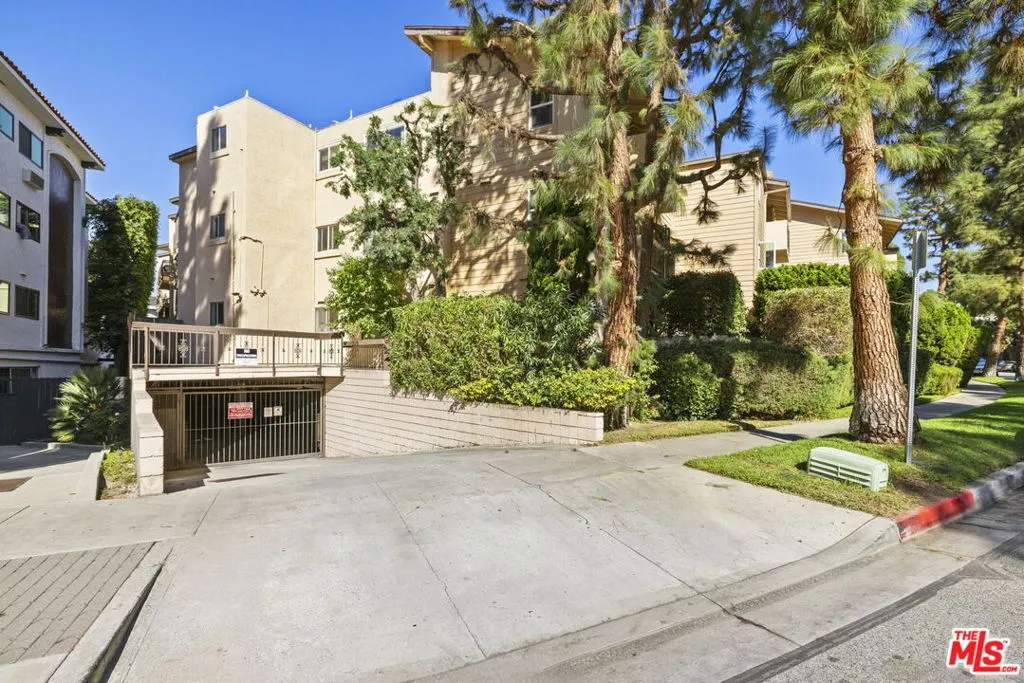 6151 Canterbury Drive 104, Culver City, California 90230 home-pic-25