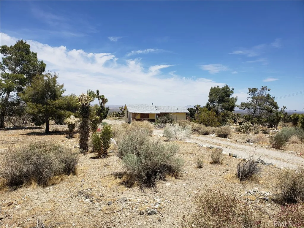 20649 E Avenue Y, Llano, California 93544 home-pic-3