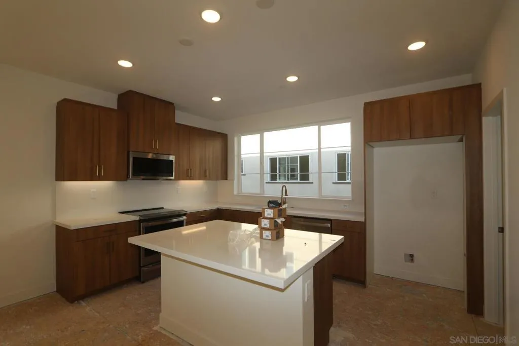 12811 Encantadora Unit 31 Unit 31, San Diego, California 92129 home-pic-4