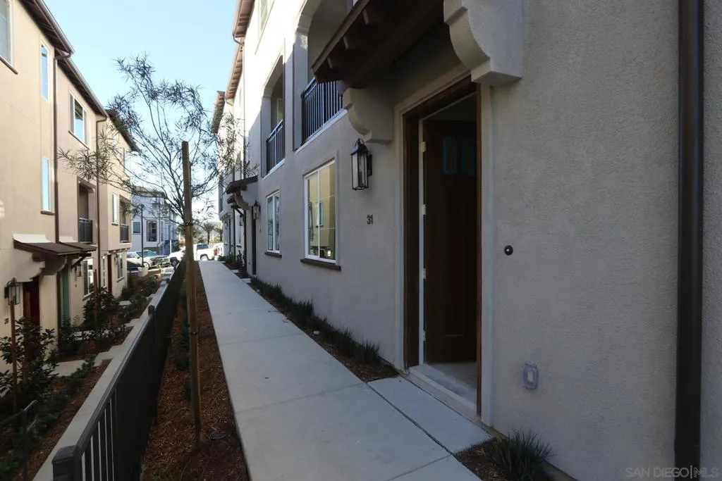 12811 Encantadora Unit 31 Unit 31, San Diego, California 92129 home-pic-2