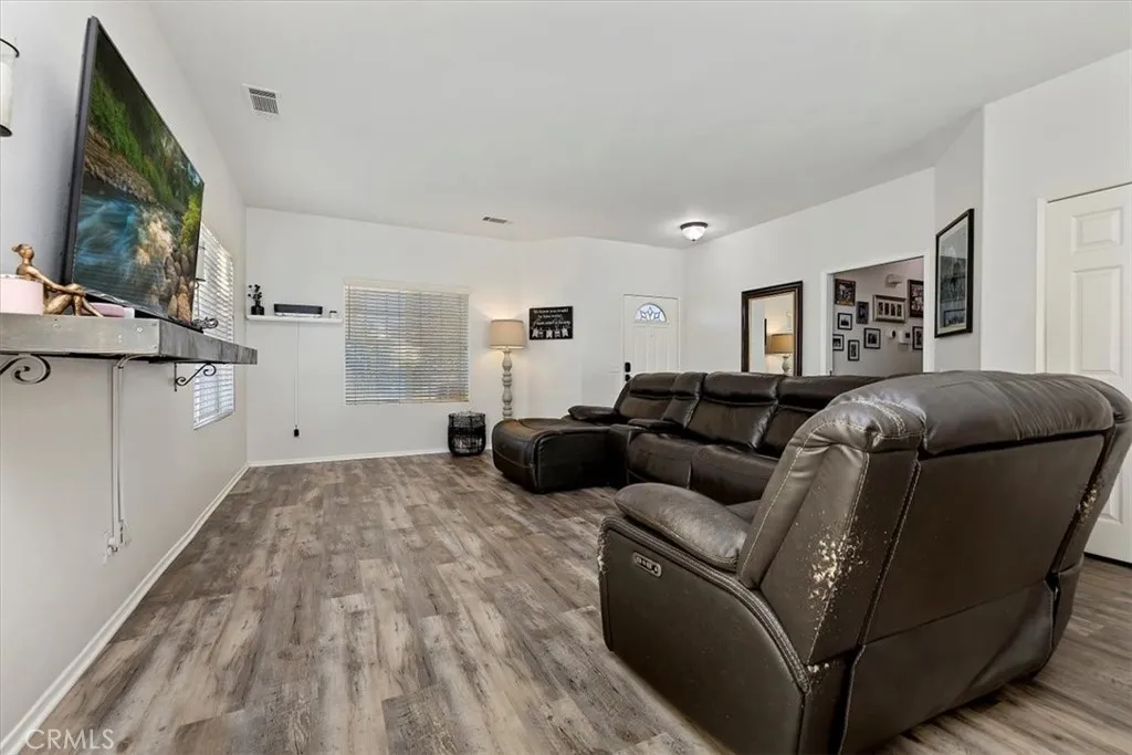 269 Coyote, Colton, California 92324 home-pic-6