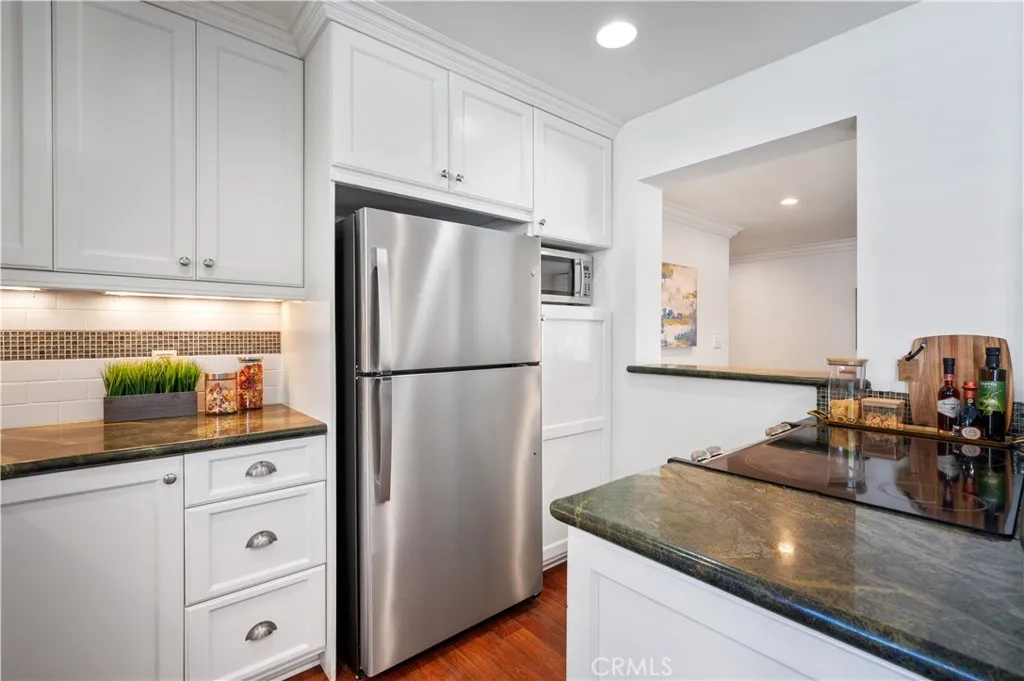 555 Esplanade 320, Redondo Beach, California 90277 home-pic-26