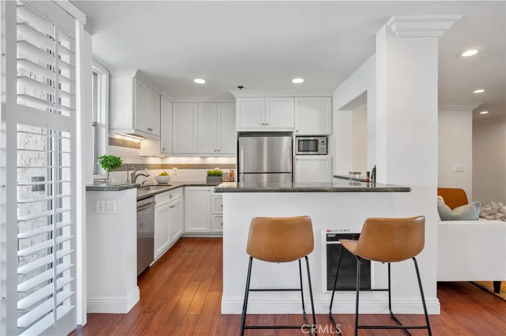 555 Esplanade 320, Redondo Beach, California 90277 home-pic-21