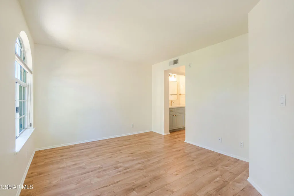 637 Indian Oak Lane 105, Oak Park, California 91377 home-pic-15