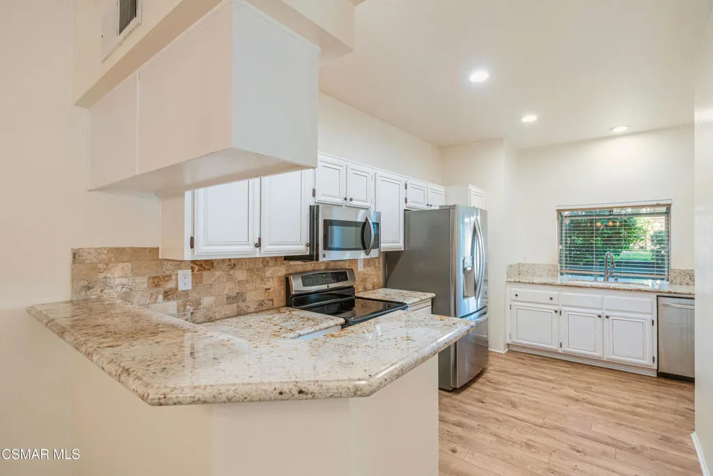 637 Indian Oak Lane 105, Oak Park, California 91377 home-pic-5