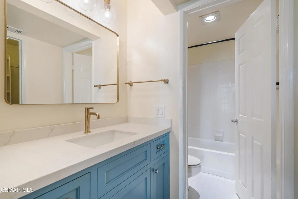 637 Indian Oak Lane 105, Oak Park, California 91377 home-pic-16