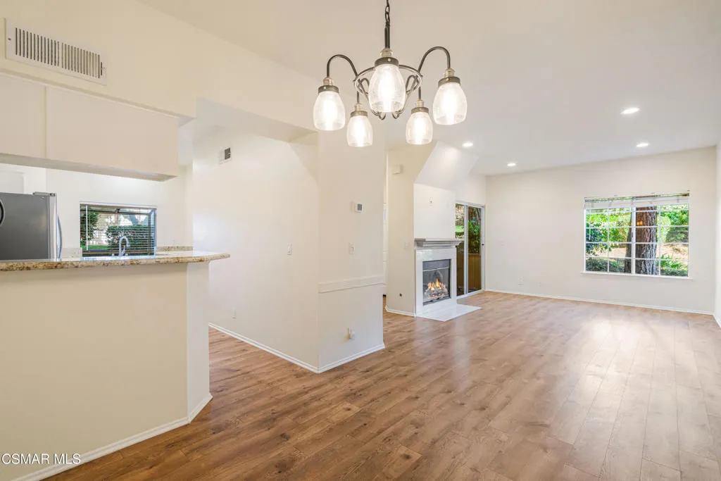 637 Indian Oak Lane 105, Oak Park, California 91377 home-pic-4