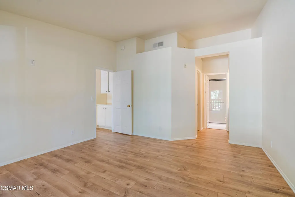 637 Indian Oak Lane 105, Oak Park, California 91377 home-pic-11