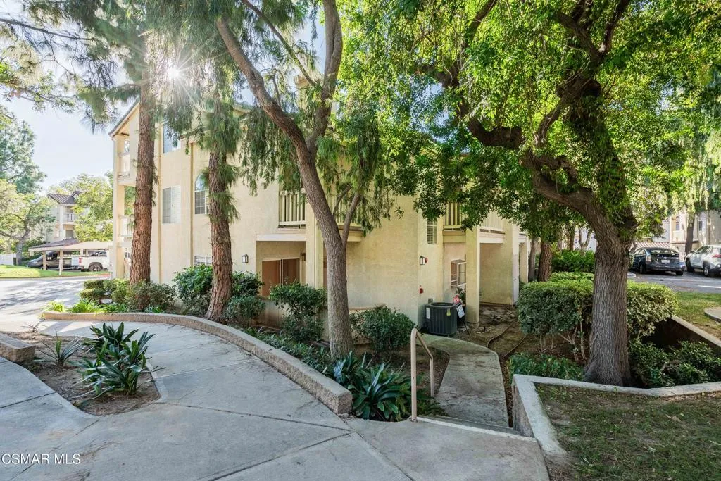637 Indian Oak Lane 105, Oak Park, California 91377 home-pic-20