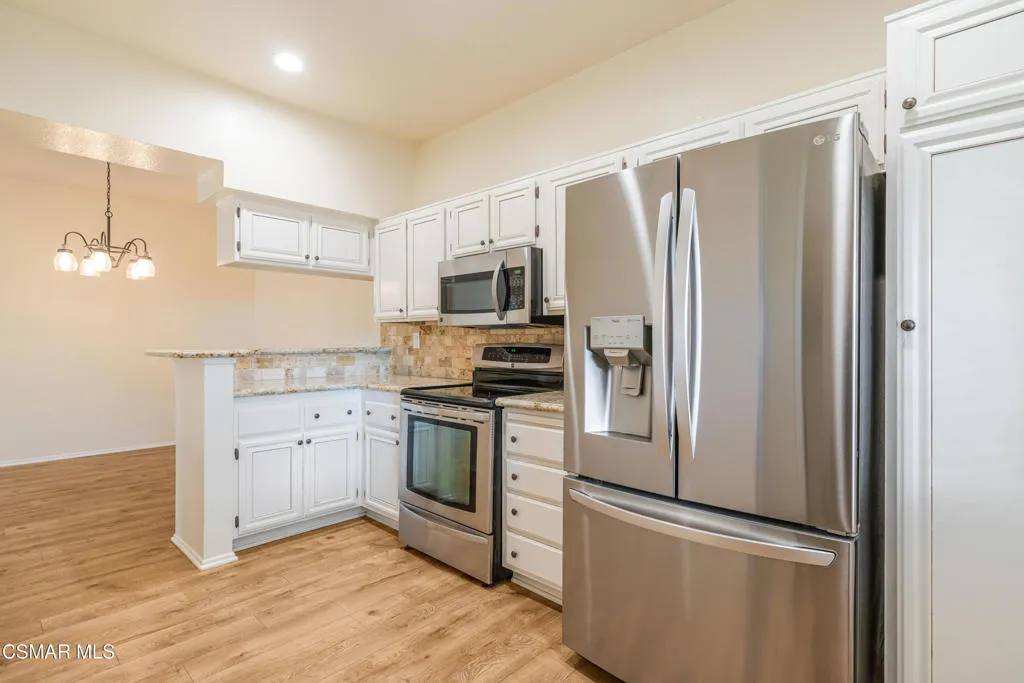 637 Indian Oak Lane 105, Oak Park, California 91377 home-pic-8