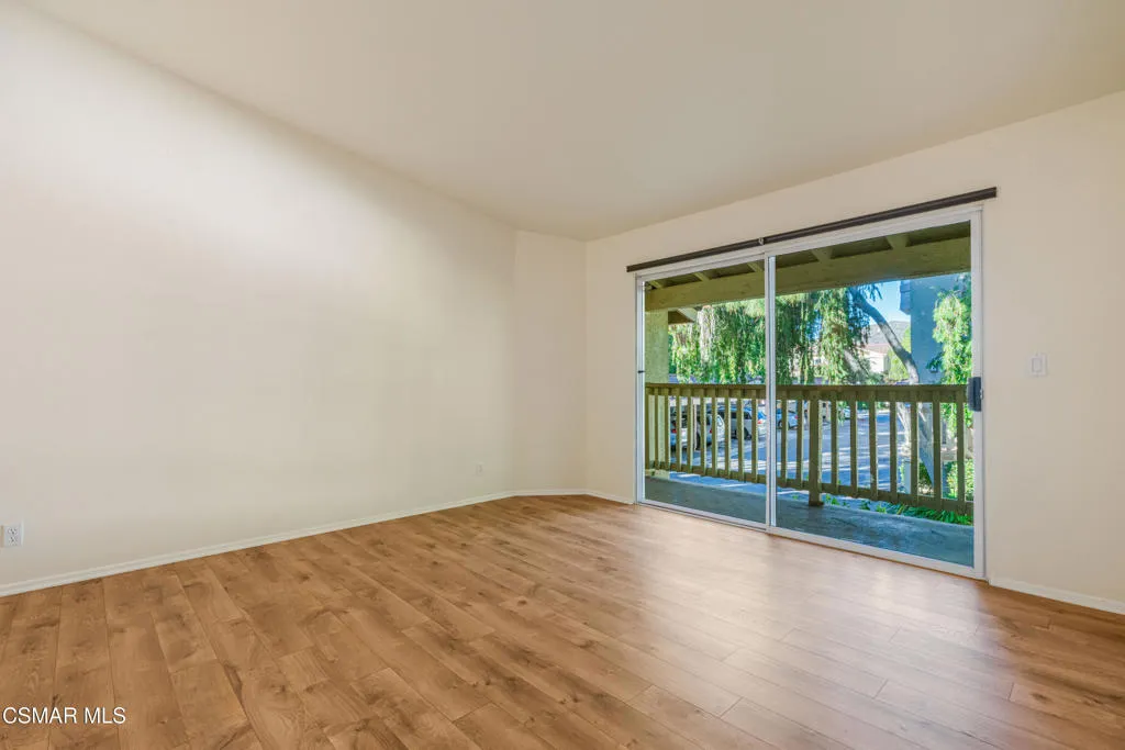 637 Indian Oak Lane 105, Oak Park, California 91377 home-pic-12