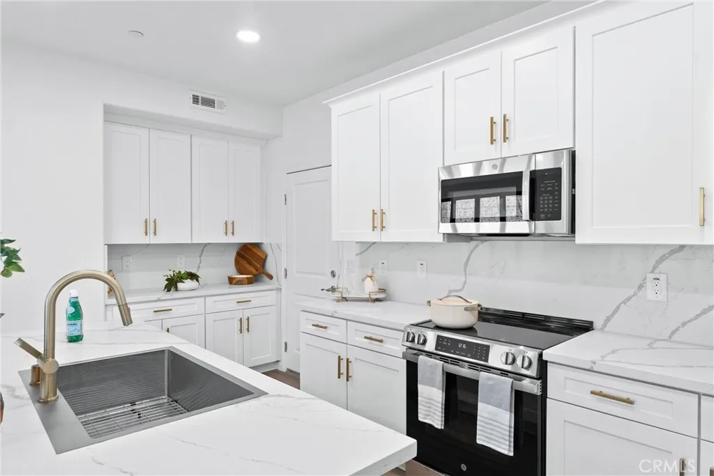 1993 Lyon Avenue, Riverside, California 92503 home-pic-14