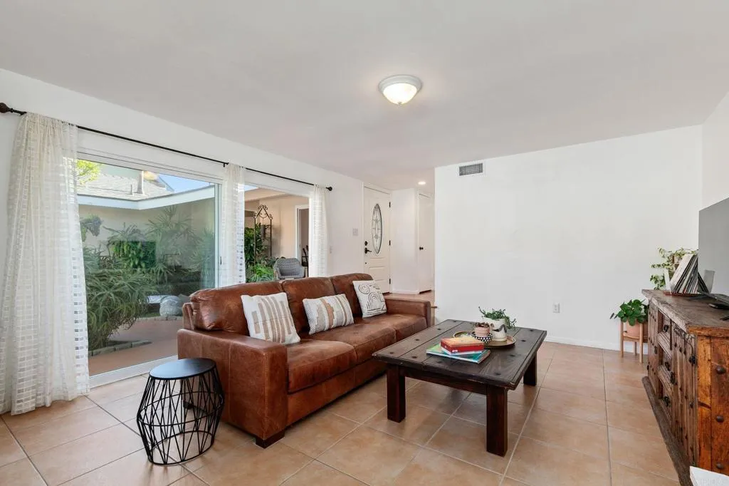 1519 Kurtz Street, Oceanside, California 92054 home-pic-8