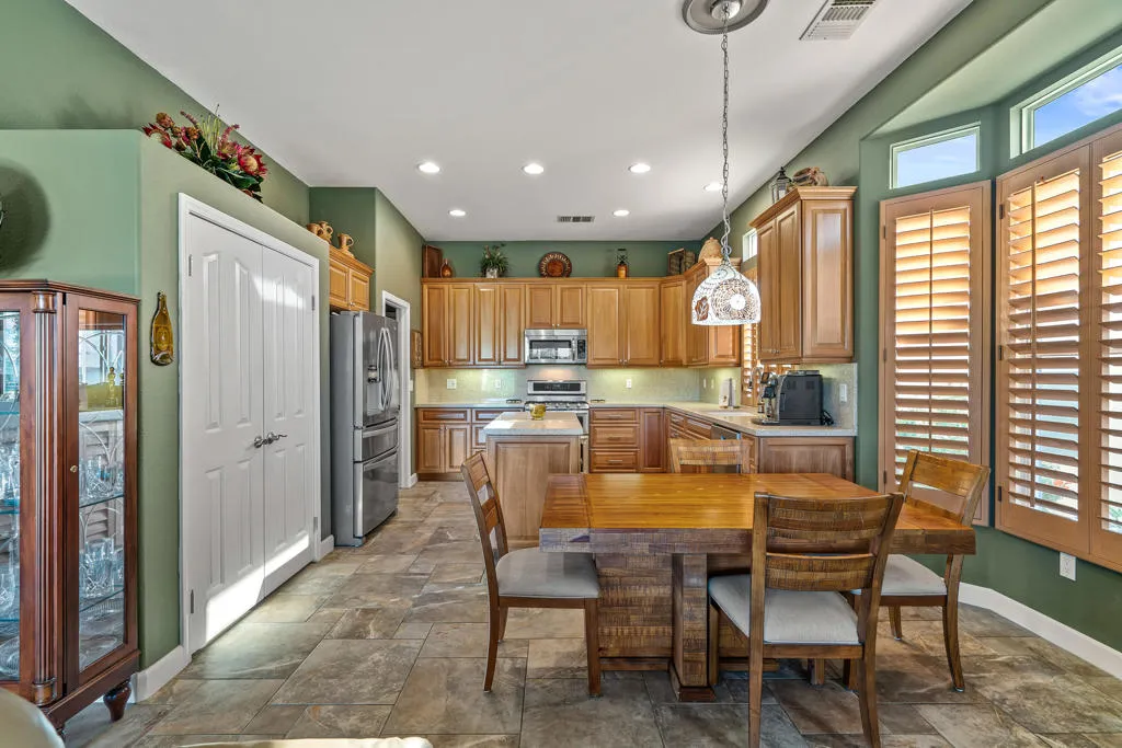 44327 Royal Lytham Drive, Indio, California 92201 home-pic-18