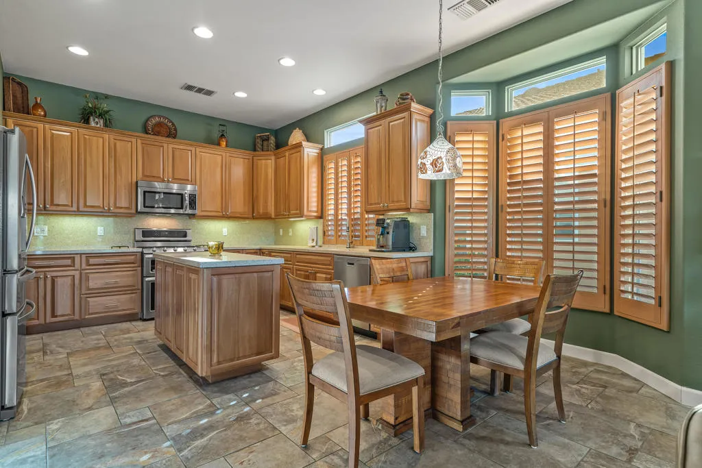 44327 Royal Lytham Drive, Indio, California 92201 home-pic-19