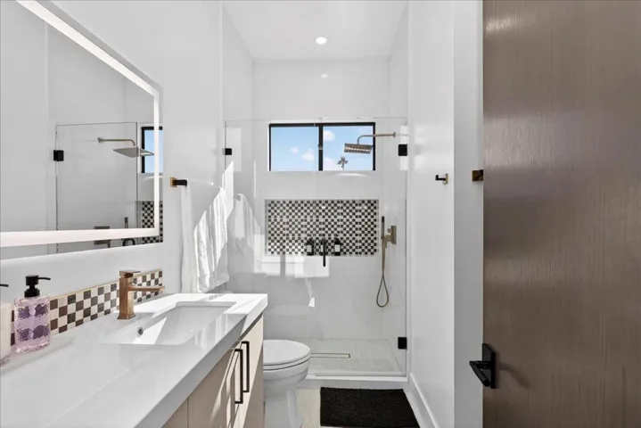 2nd Bathroom