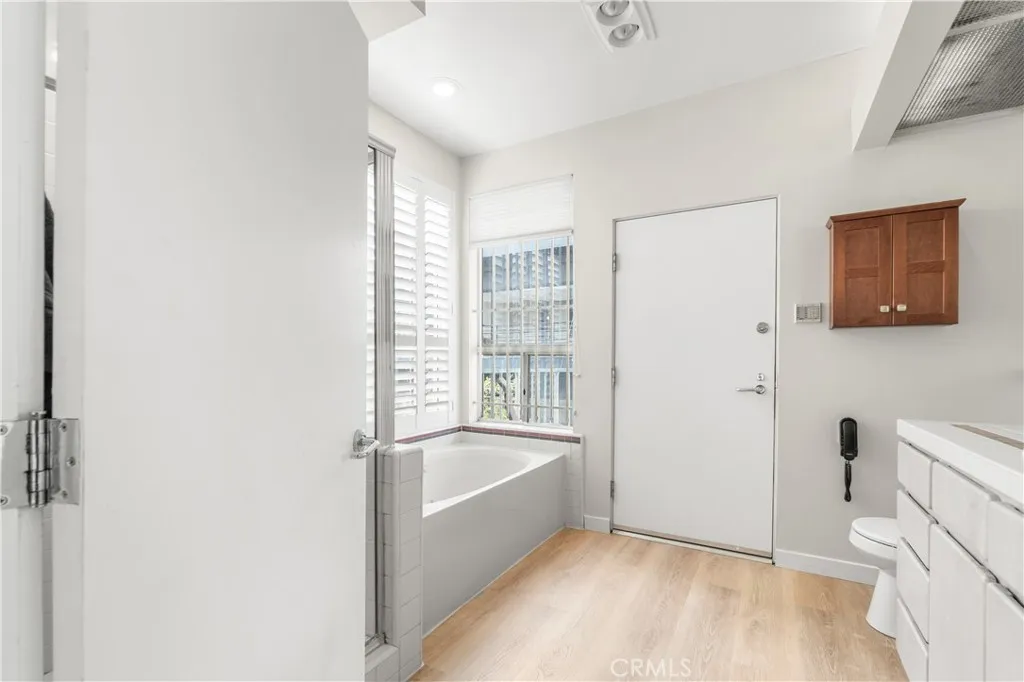 1927 Glendon 301, Los Angeles, California 90025 home-pic-35