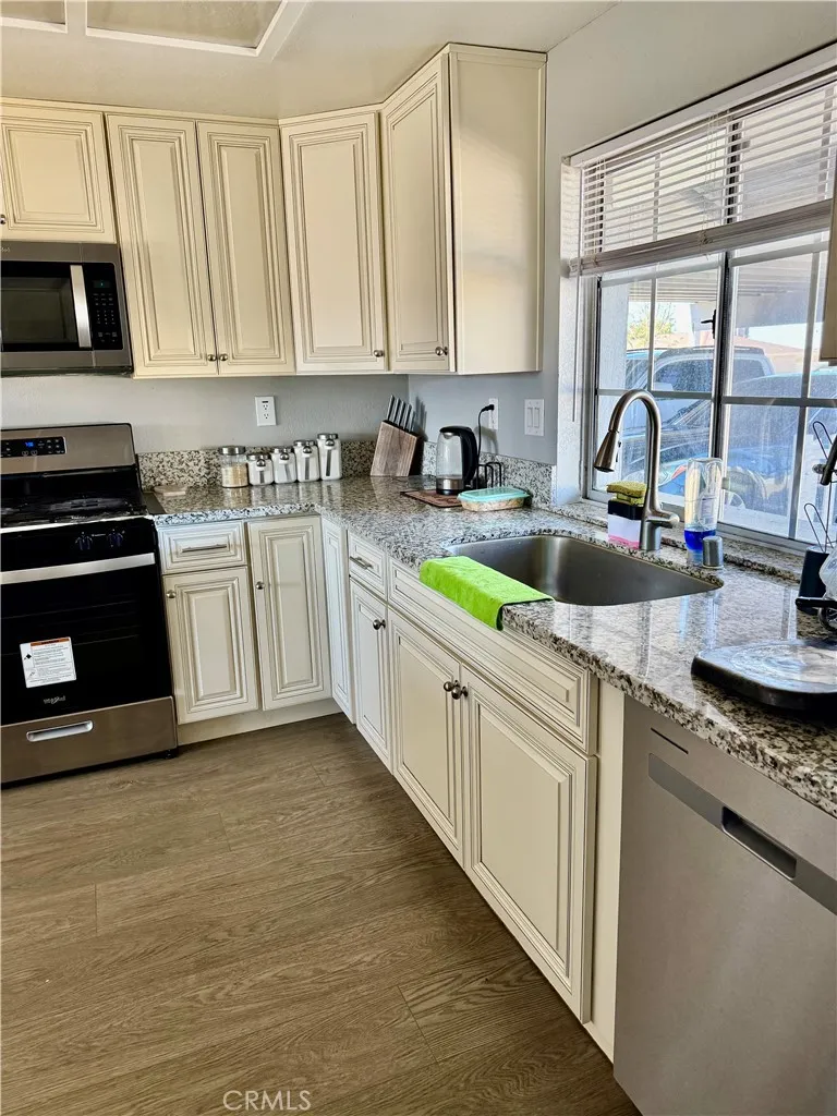 16622 Mossdale, Lancaster, California 93535 home-pic-6