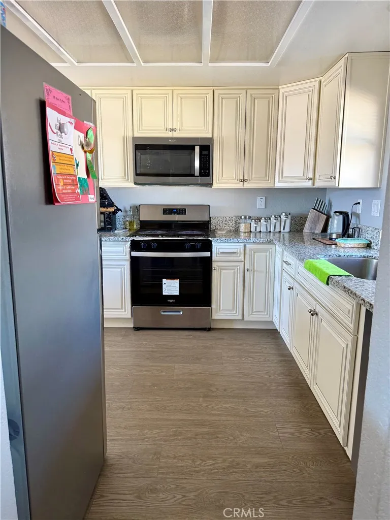 16622 Mossdale, Lancaster, California 93535 home-pic-5