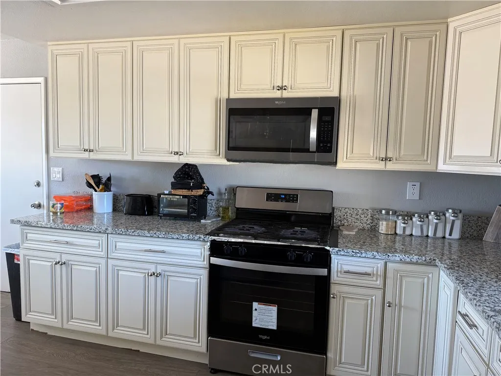 16622 Mossdale, Lancaster, California 93535 home-pic-7