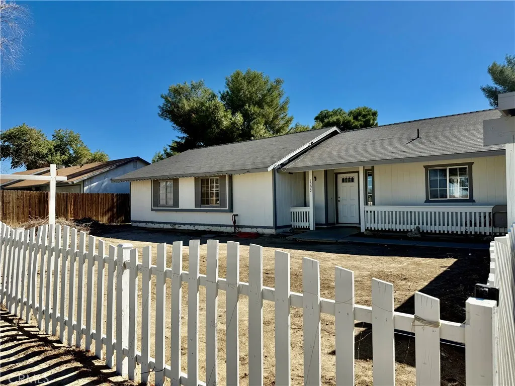 16622 Mossdale, Lancaster, California 93535 home-pic-1