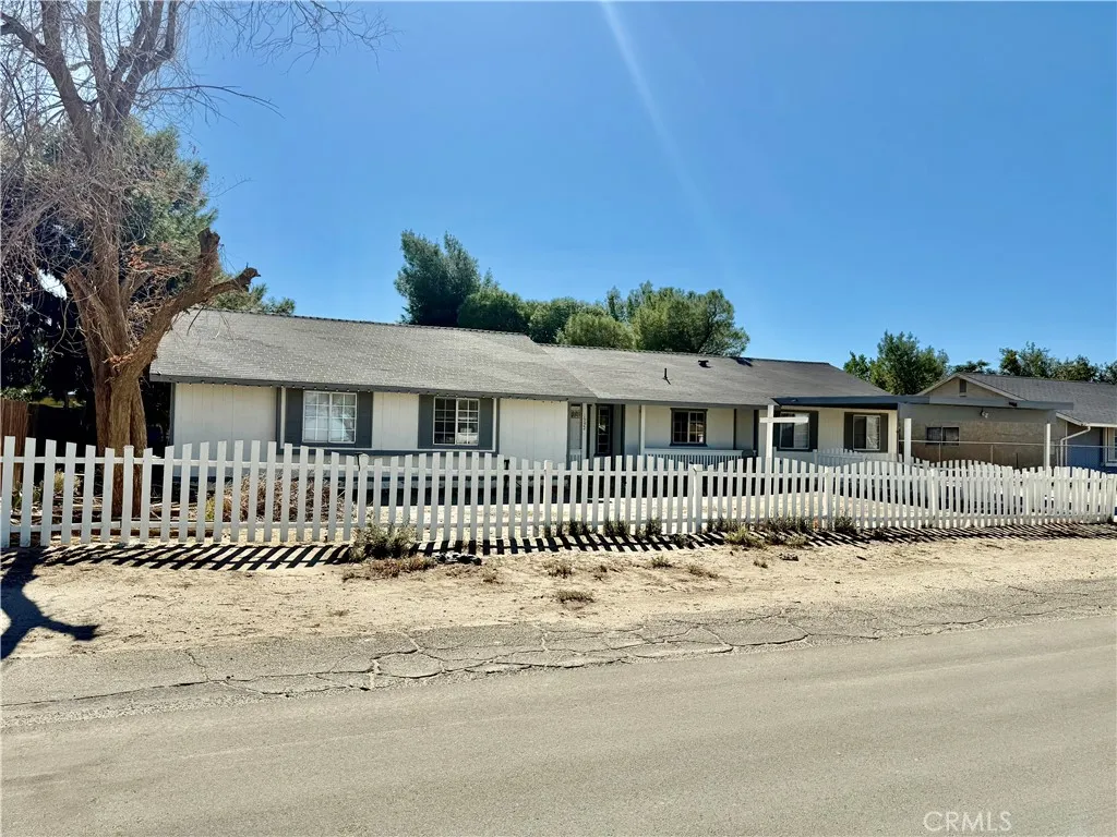 16622 Mossdale, Lancaster, California 93535 home-pic-2