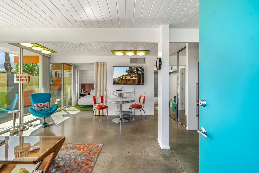 1111 E Palm Canyon Drive 326, Palm Springs, California 92264 home-pic-3