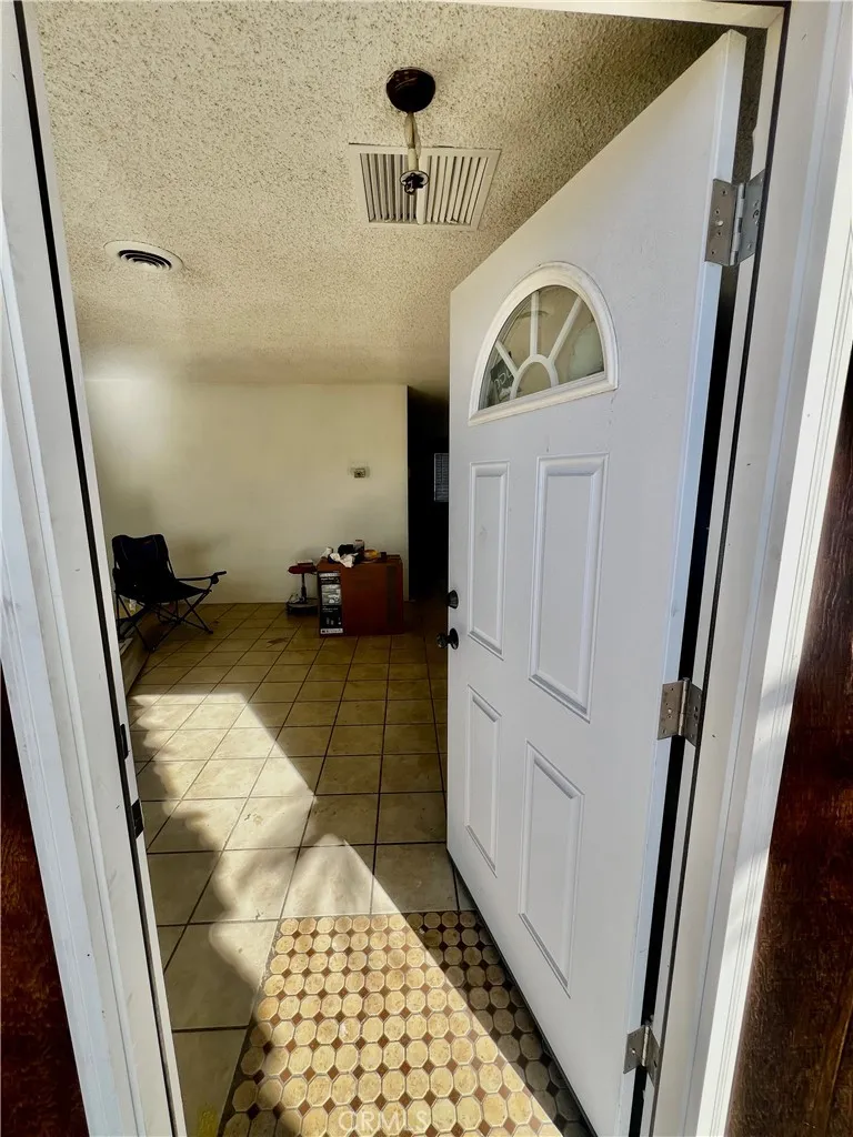 6386 Linda Lee Drive, Yucca Valley, California 92284 home-pic-9