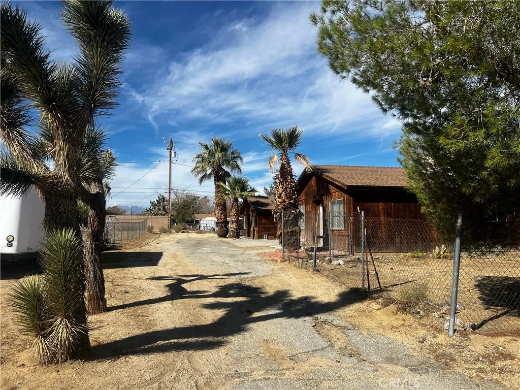 6386 Linda Lee Drive, Yucca Valley, California 92284 home-pic-0