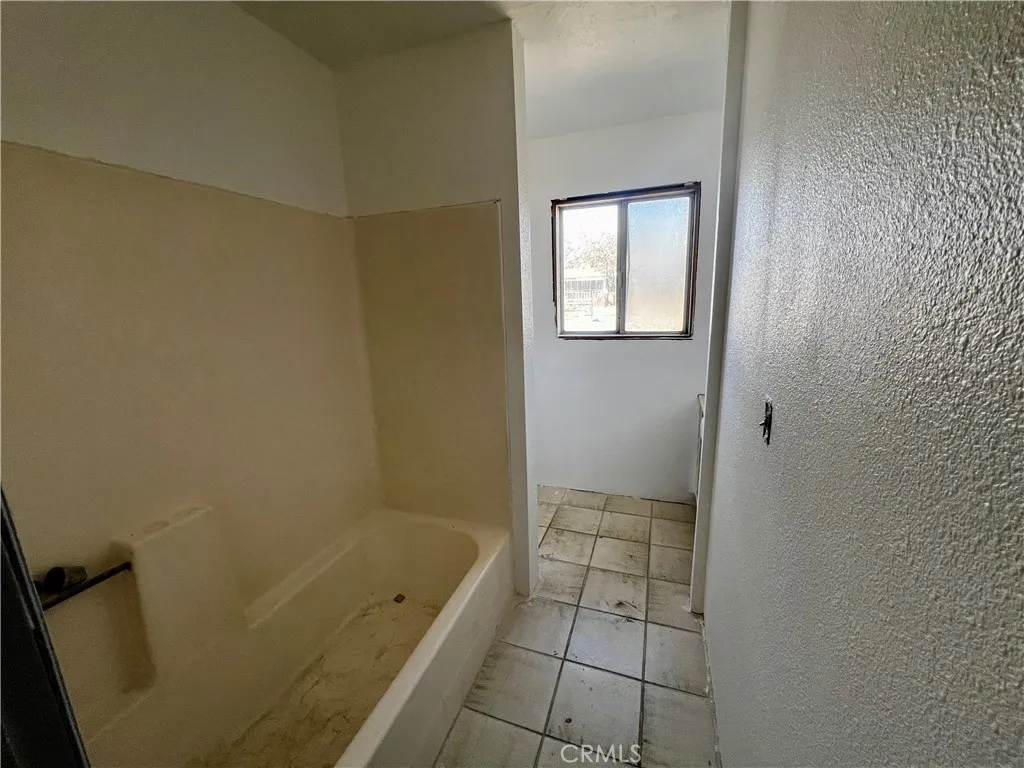 6386 Linda Lee Drive, Yucca Valley, California 92284 home-pic-13