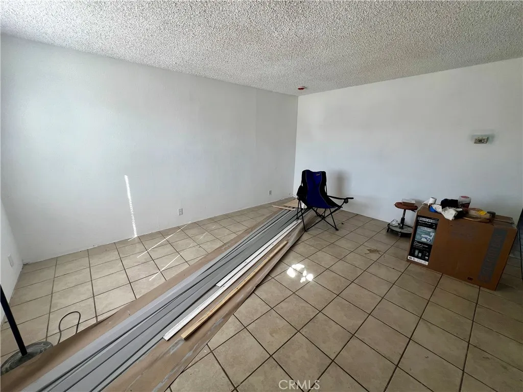 6386 Linda Lee Drive, Yucca Valley, California 92284 home-pic-10