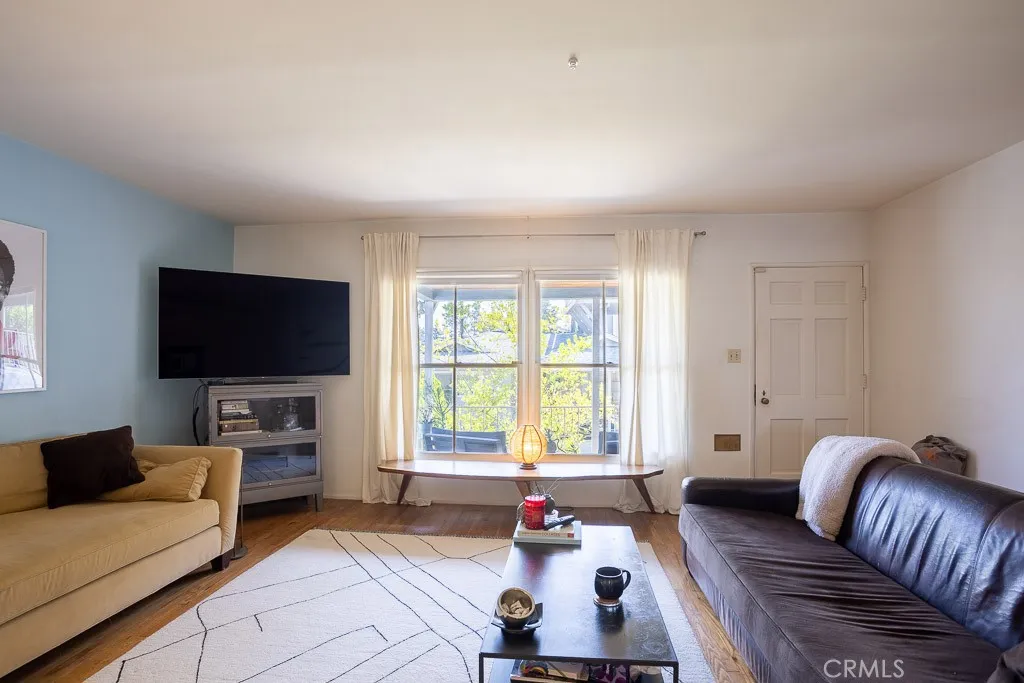 3735 Arbolada, Los Angeles, California 90027 home-pic-6