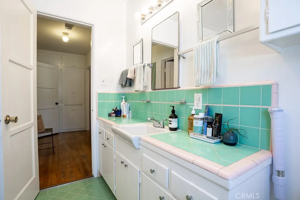 3735 Arbolada, Los Angeles, California 90027 home-pic-23