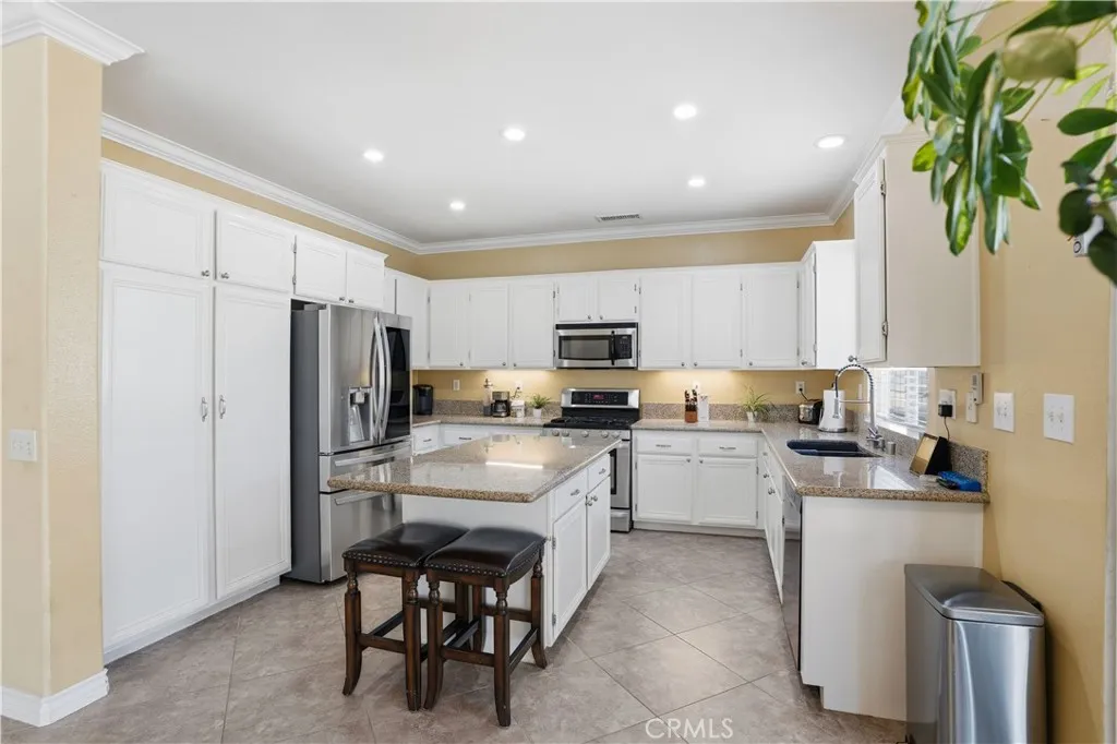 32896 Starlight Street, Wildomar, California 92595 home-pic-14