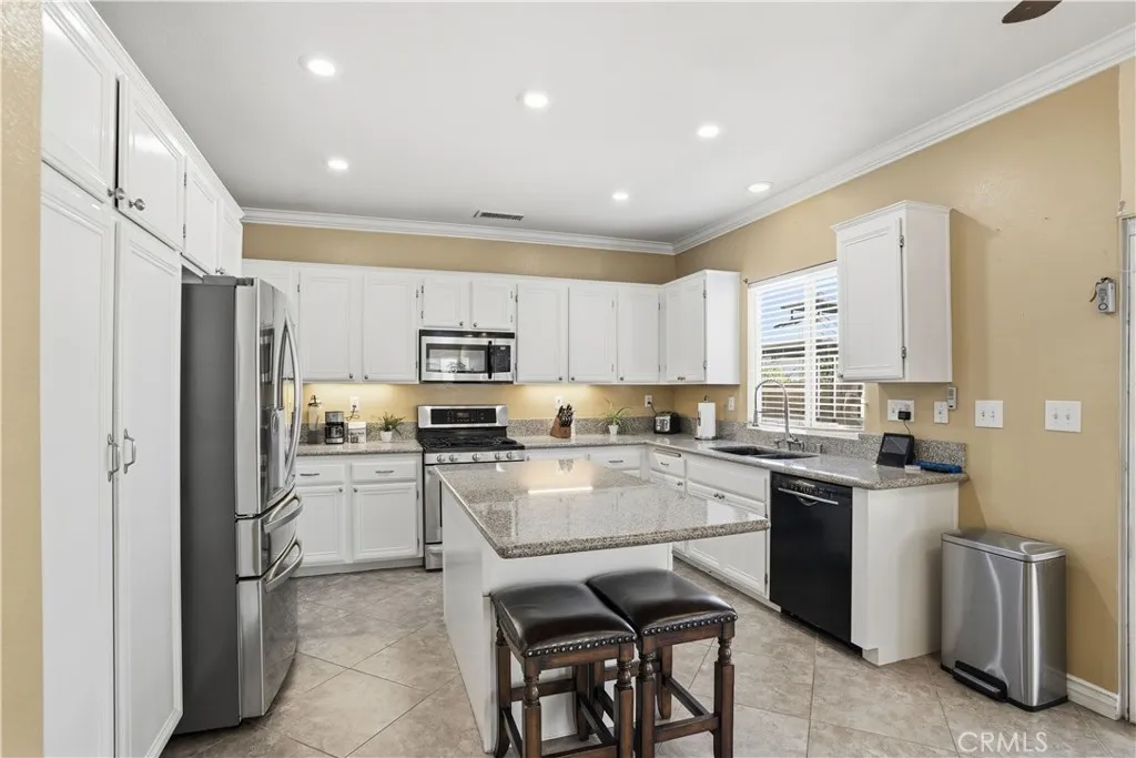 32896 Starlight Street, Wildomar, California 92595 home-pic-12