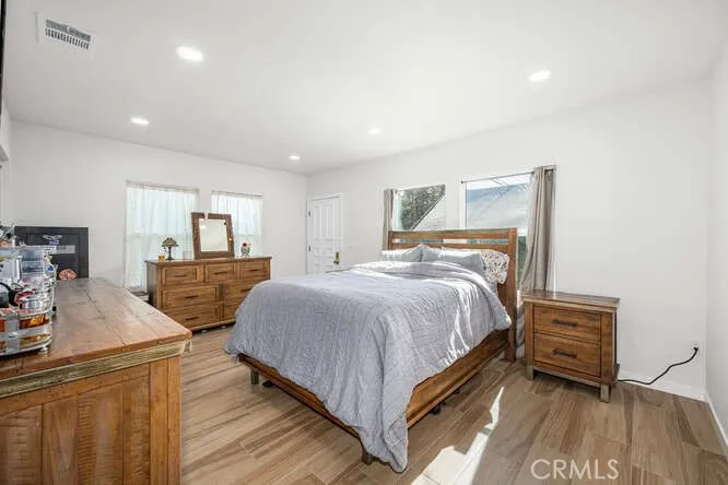 6044 Northside Drive, East Los Angeles, California 90022 home-pic-36