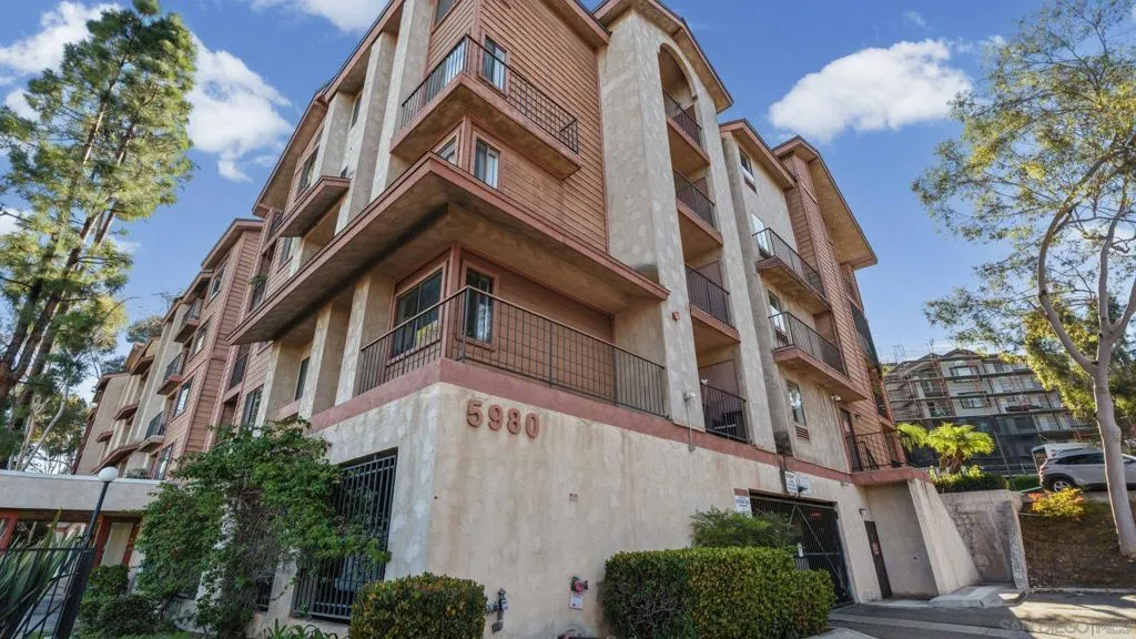 5980 Dandridge Ln 215, San Diego, California 92115 home-pic-0