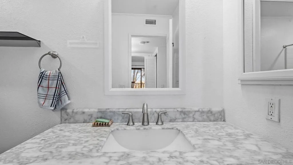 5980 Dandridge Ln 215, San Diego, California 92115 home-pic-14