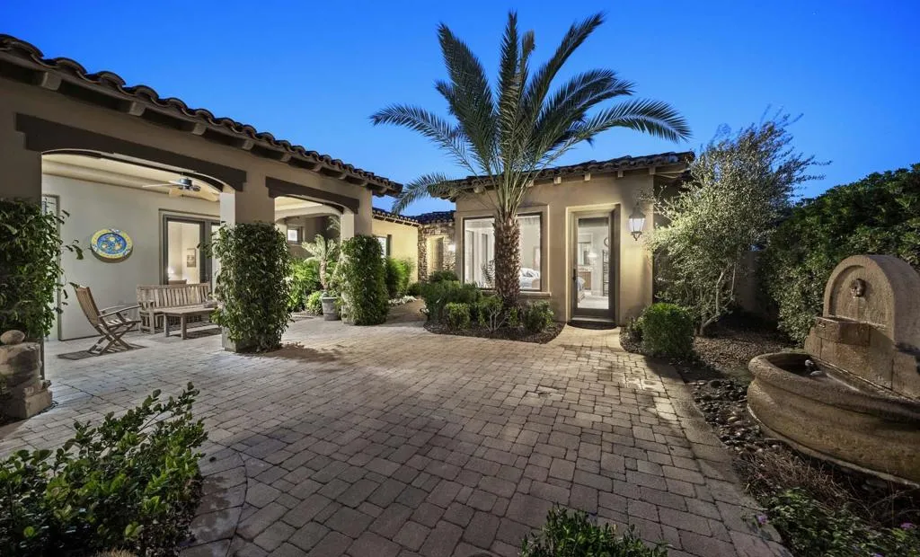 43677 Via Orvieto, Indian Wells, California 92210 home-pic-5
