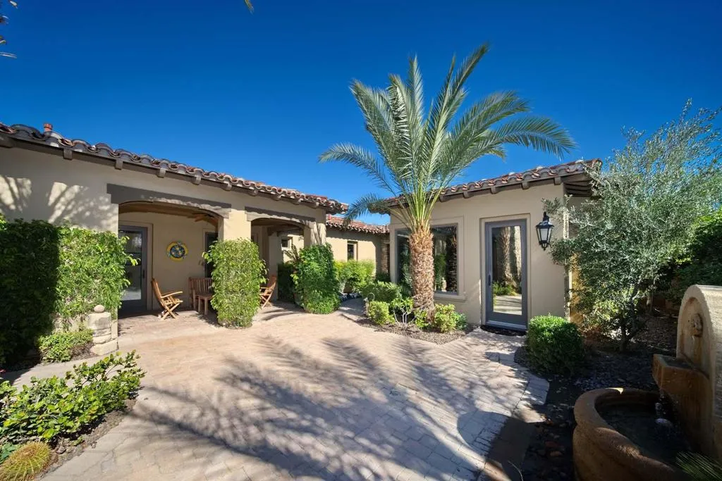 43677 Via Orvieto, Indian Wells, California 92210 home-pic-4