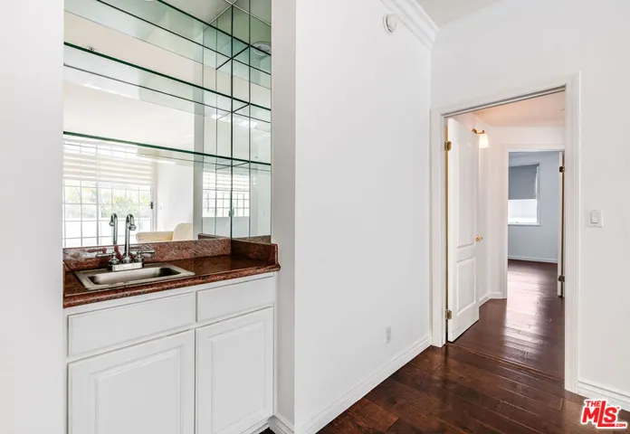10630 Eastborne Avenue 203, Los Angeles, California 90024