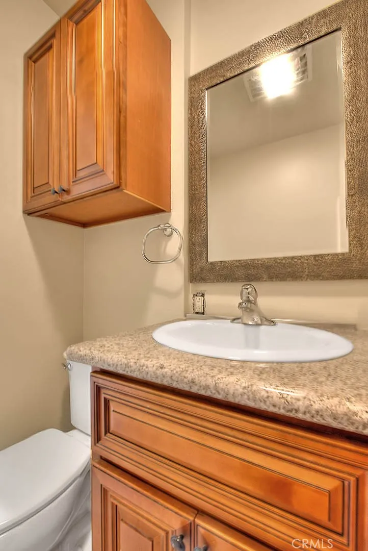 656 E Columbia, Pomona, California 91767 home-pic-19